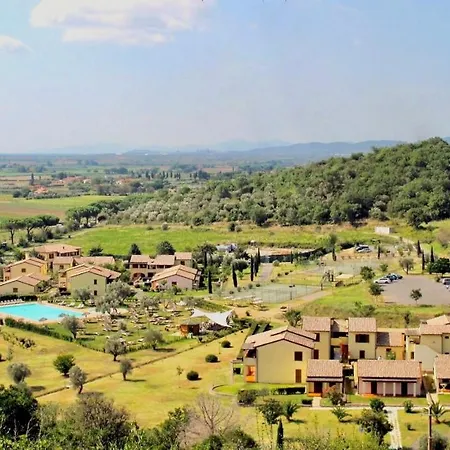4 Beds, Ground Floor With Private Outdoor Area, In With Swimming-pool *