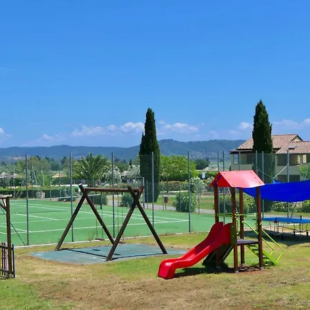 4 Beds, Ground Floor With Private Outdoor Area, In With Swimming-pool *