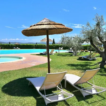 4 Beds, Ground Floor With Private Outdoor Area, In With Swimming-pool
