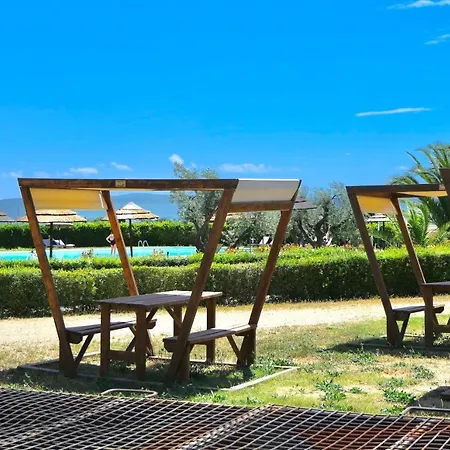 4 Beds, Ground Floor With Private Outdoor Area, In With Swimming-pool شقة فندقية