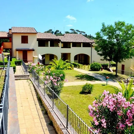 4 Beds, Ground Floor With Private Outdoor Area, In With Swimming-pool كامبيليا ماريتيما